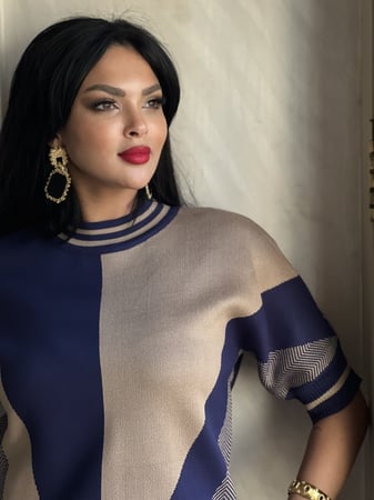 طقم بنطلون وبلوزه بيج وكحلي شتوي بخامة ممتازة جداً