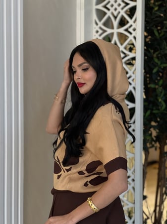 طقم بنطلون وبلوزه بني وبيج شتوي بخامة ممتازة جداً