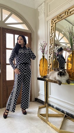 طقم بنطلون وبلوزه كحلي وابيض شتوي بخامة ممتازة جداً رقم 3