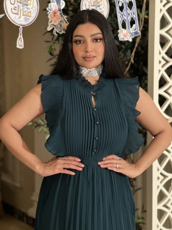 فستان العيد زيتي بليسيه شيفون بحزام بدون اكمام