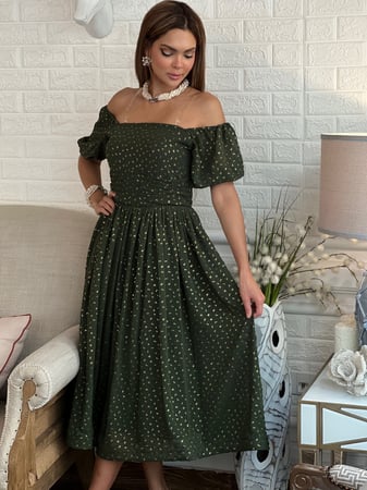 فستان زيتي شيفون مبطن عالي الجودة مطرزة بخيوط القصب الذهبية اوف شولدر رقم 28