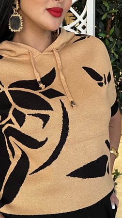 طقم بنطلون وبلوزه اسود وبيج شتوي بخامة ممتازة جداً رقم 1