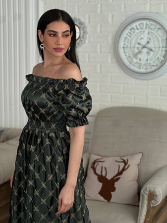 فستان زيتي طويل تفته عالية الجودة مطرز بخيوط القصب الذهبية اوف شولدر رقم 25