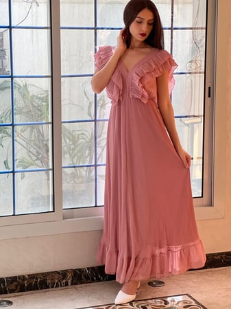 فستان وردي بليسيه طويل بكشكشة من الصدر والظهر رقم 21