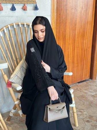 عباية سوداء - G 130