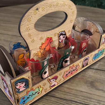 طقم شاي خشبي رسم يدوي ل ل6 استكانات شاي مع كوستر والصينيه