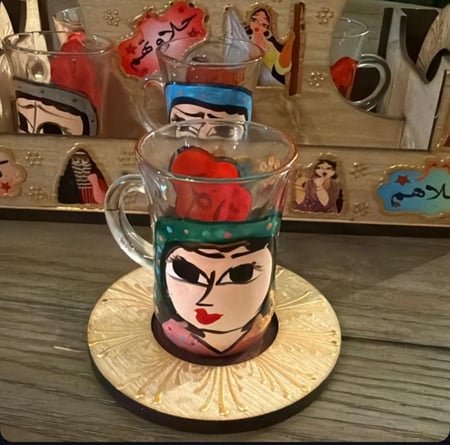 طقم شاي خشبي رسم يدوي ل ل6 استكانات شاي مع كوستر والصينيه