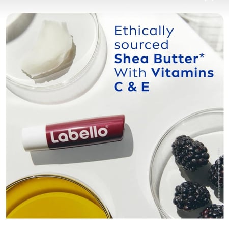 لابيلو مرطب للعناية بالشفاه بالتوت