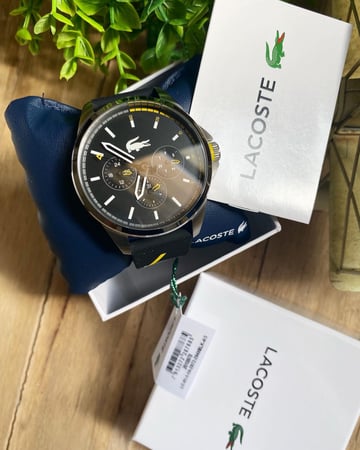 ساعة لاكوست