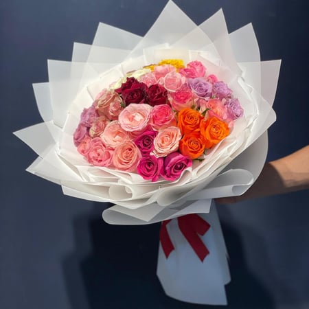 باقة ورد طبيعي مكس بتغليف ابيض انيق