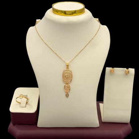 نصف طقم ذهب عيار 21 الوزن 3.73 جرام