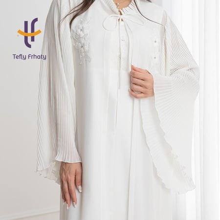 روب Floral Aura - أوف وايت