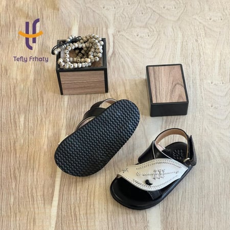 حذاء شرقي ولادي-أسود+أبيض