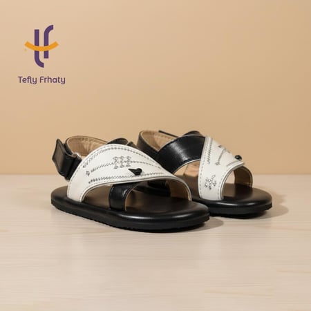 حذاء شرقي ولادي-أسود+أبيض