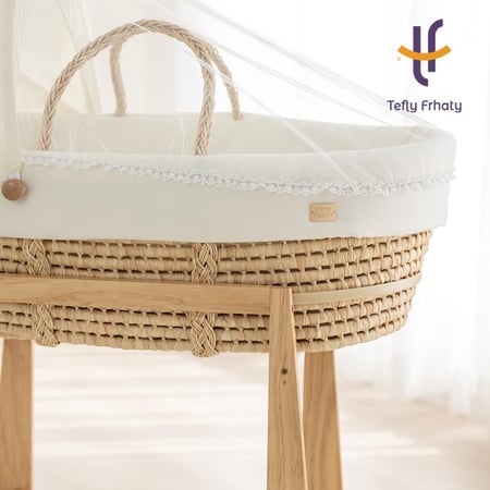 سلة موسى مع حامل هزاز خشبي