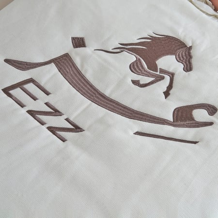 بطانية مواليد مطرزة بإسم البيبي