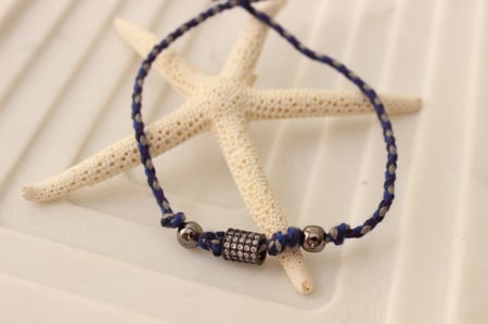 اسورة خيط نع تعليقة زركون بلون كحلي