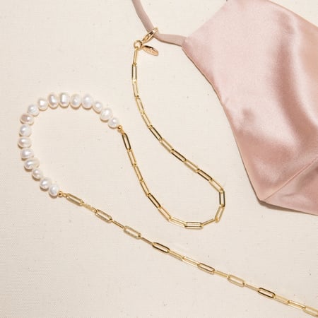 تعليقة نظاره ذهبي مع لولو