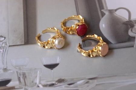 خاتم ذهبي ع شكل ورده