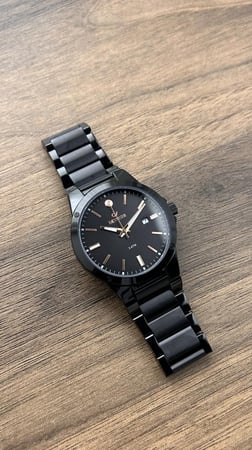 ساعة رجاليه ديفوشي ملفته بلون الاسود