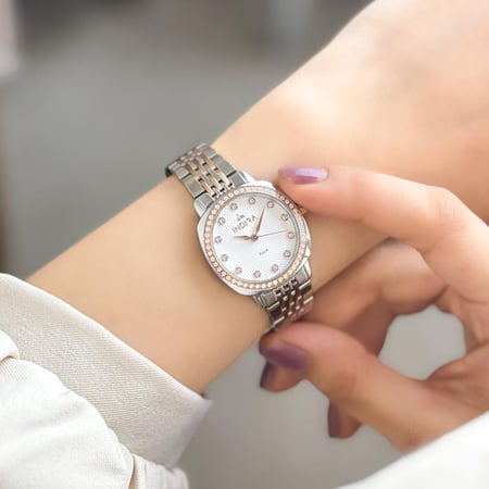 ساعة نسائية انديرا استيل بلون الروزقولد و الفضي