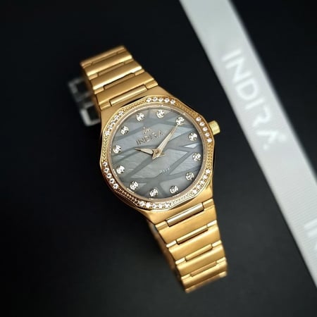 ساعة نسائية انديرا استيل بلون ذهبي
