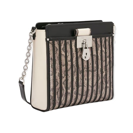 شنطة من كالفن كلاين وسط