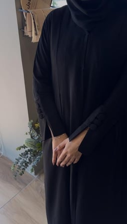 عباية بأكمام ازارير