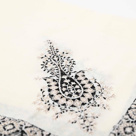 شال فاخر من خيط كشمير مصنوع من أجود أنواع الصوف والفسكوز بتصميم عصري