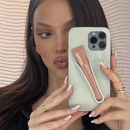 كفر جوال هايلي بيبر رود حامل لمرطب الشفاة - iphone 14 pro max