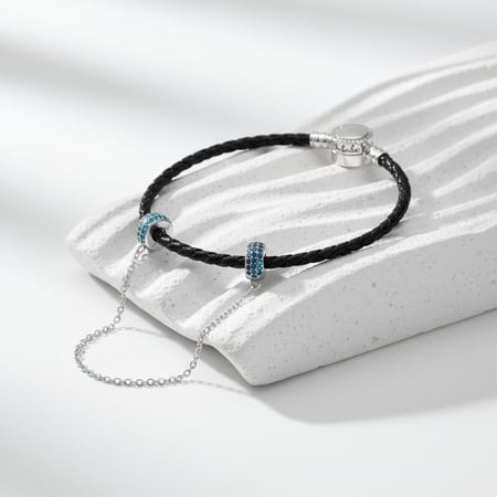 سلسلة أمان بأحجار الزركون الزرقاء