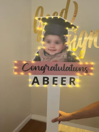 لافتة تخرج مع اضاءة