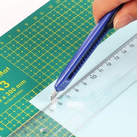 مشرط صغير FOSKA بألوان متنوعة - مقاس 9 ملم