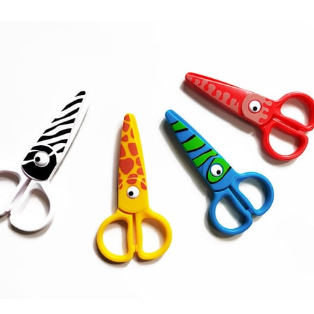 مقص بلاستيكي آمن للأطفال FOSKA بألوان متنوعة - مقاس 4.75 إنش
