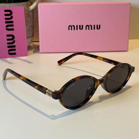 نظارة miu miu الترند