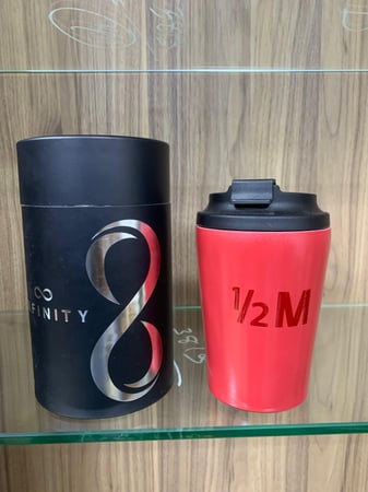 كوب هاف مليون بلون الأحمر