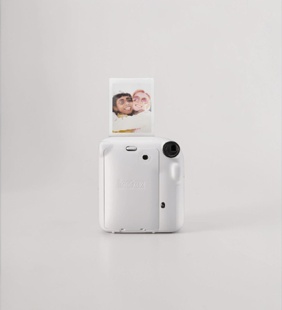 كاميرا Fujifilm Instax Mini 12 باللون الابيض