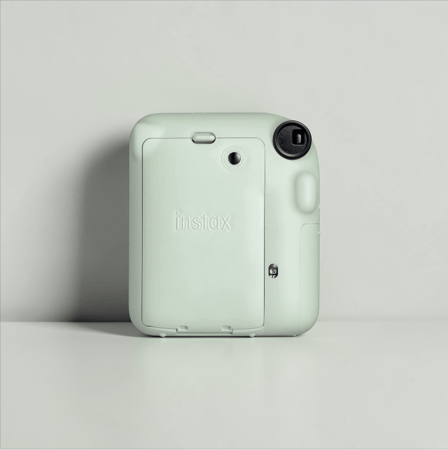 كاميرا Fujifilm Instax Mini باللون الاخضر