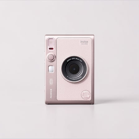 كاميرا Fujifilm Instax Mini Evo باللون الوردي