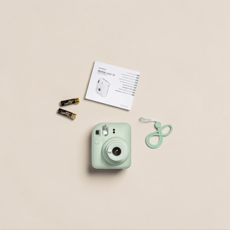 كاميرا Fujifilm Instax Mini باللون الاخضر