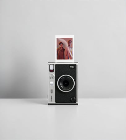 كاميرا Fujifilm Instax Mini Evo باللون الاسود