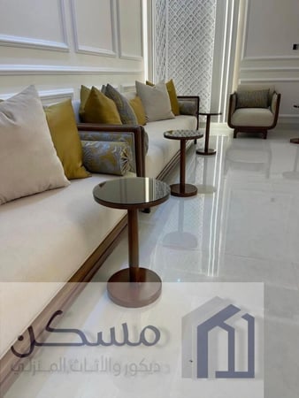 طاولتان قهوه بيضاوية الشكل ذات سطح زجاجي وقاعده خشبيه يتكون من 6 قطع