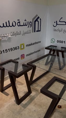 اطقم طاولات مع اربع خدمه