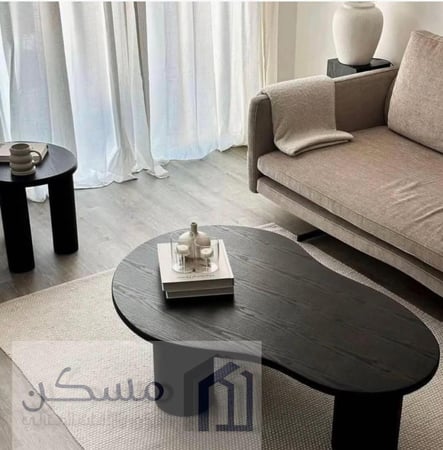 طاوله من خشب السنديان الطبيعي