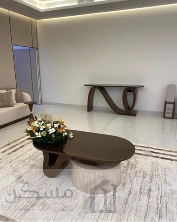 طاولة خشب سنديان بسطح زجاج و 4 طاولات خدمه خشب سنديان