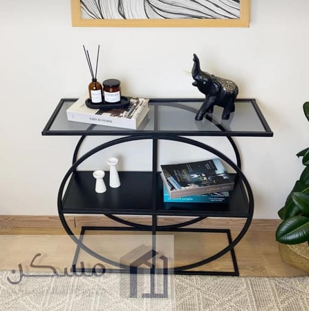 طاولة كونسول بتصميم صناعي حديث واطار معدني اسود ورفوف خشبية