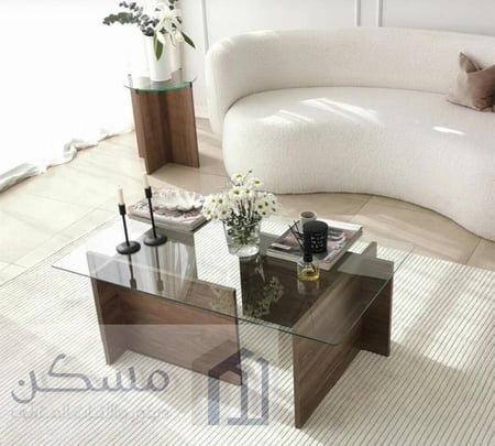 طاولة قهوة وسطية بسطح زجاج وقاعدة بديل الرخام