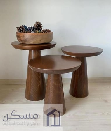 طقم طاولات خدمة بشكل عصري مصنوعة من خشب سويدي وسطح خشب السنديان الطبيعي