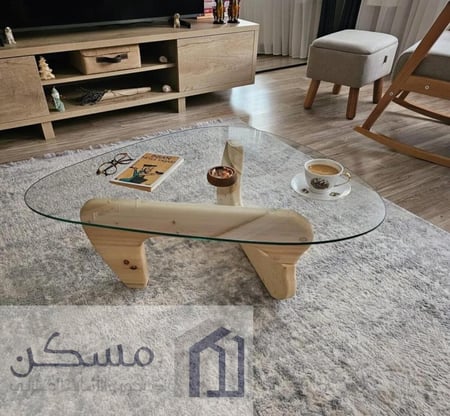 طاولة قهوة وسطية بشكل هندسي جديد بقاعدة خشب سويدي وسطح زجاج مقاوم للكسر