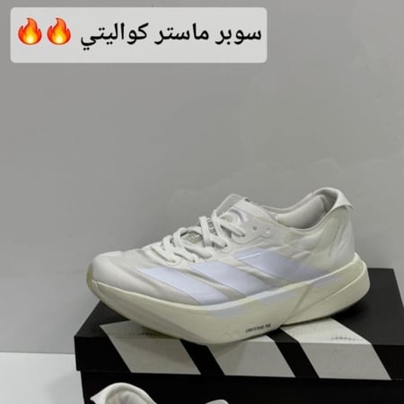 حذاء نسائي من ماركة اديداس